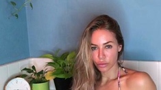 Close up MILF masturbation