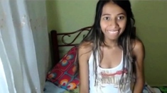 Novinha na webcam peitos xota e cu