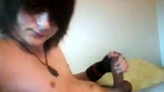 18 yo EMO boy cums on cam